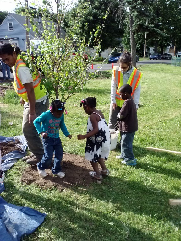 The community comes together at a tree planting event in Onondaga County. (Madison Quinn/Save the Rain)